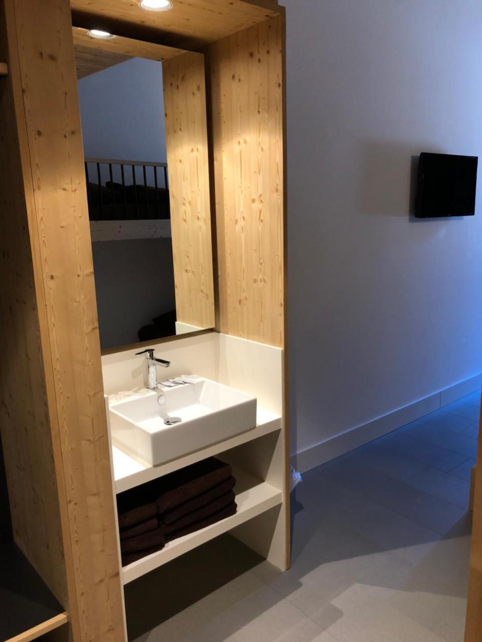 Catrina Hostel Дизентис Экстерьер фото